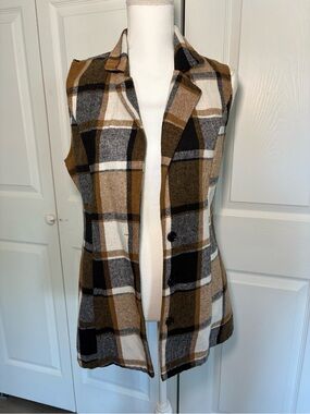 Plaid Sleeveless Vest in Brown and Gray